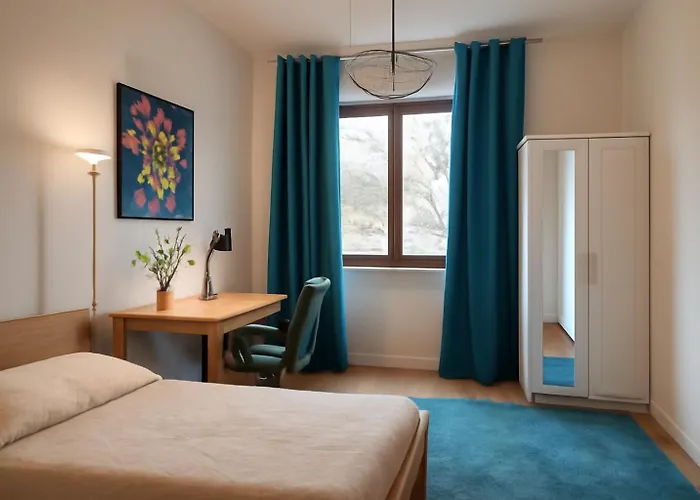 Room In A Fully Furnished Modern Apartment